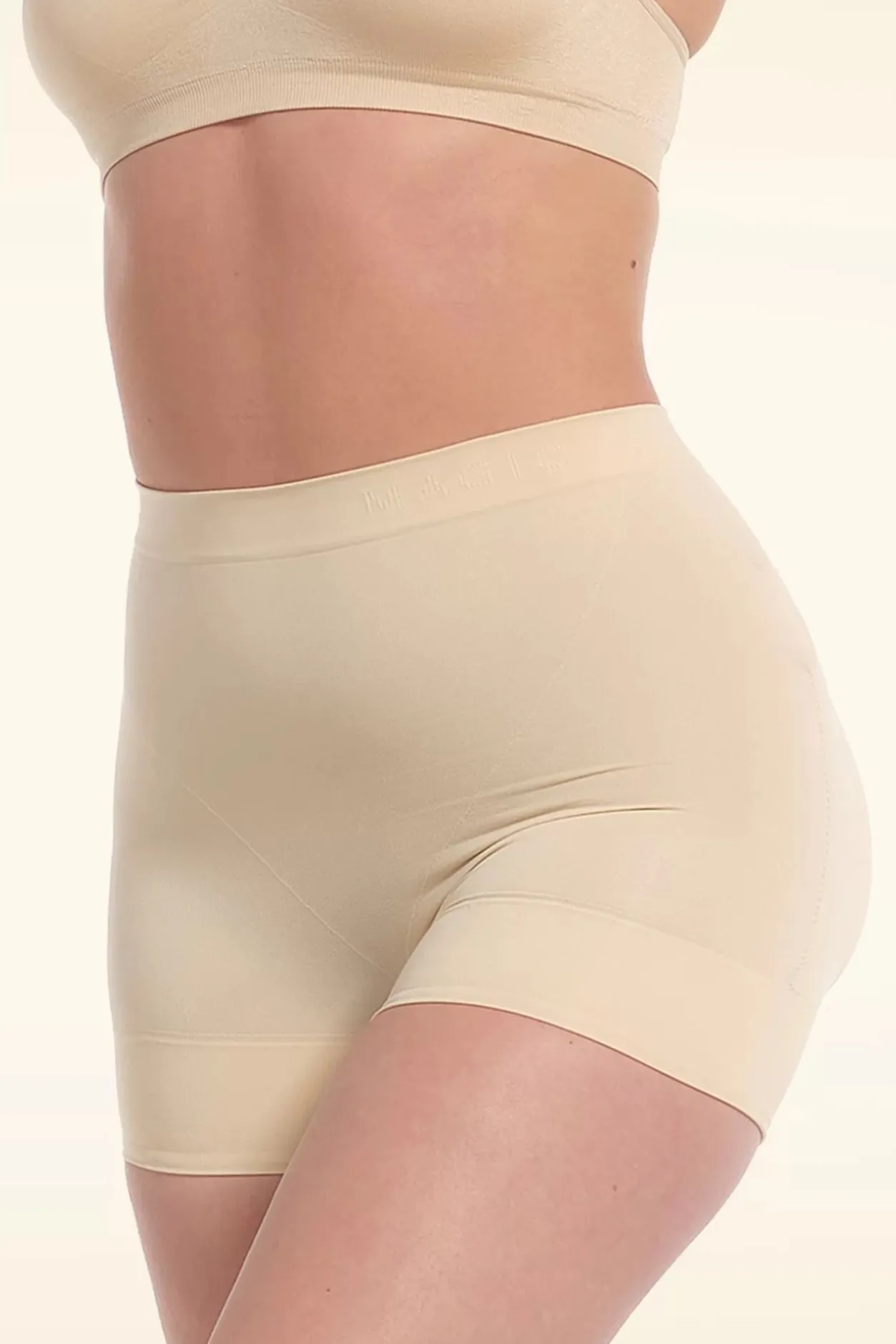 MAGIC Bodyfashion Booty Booster Short In Latte>Vrouwen Shapewear