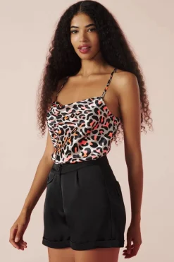 Minueto Kyra Satin Look Short In Zwart>Vrouwen Broeken