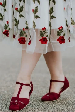 Charlie Stone London T-Strap Flats In Wijnrood><noscript><img width=