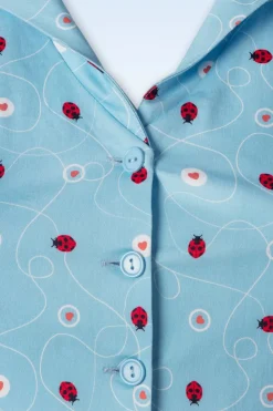 Topvintage Boutique Collection Topvintage Exclusive ~ Angie Swing Jurk In Licht Blauw Met Lieveheersbeestjes Print><noscript><img width=